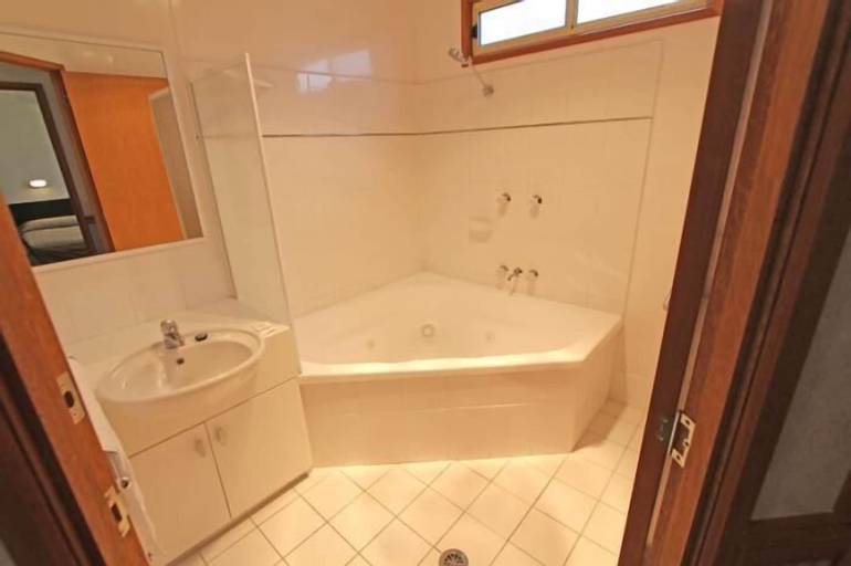 Bedroom 4, Apollo Bay Holiday Park, Colac-Otway - South