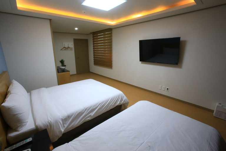 Bedroom 2, Line Hotel, Jeju