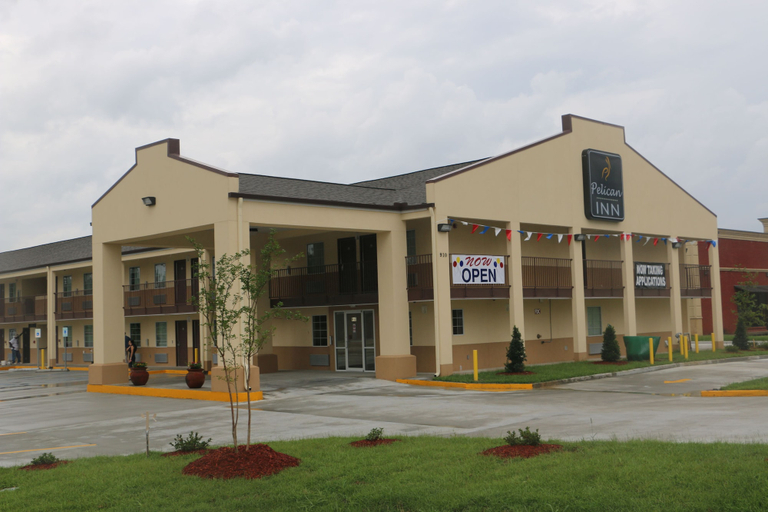 Exterior & Views, Pelican Inn, Ascension