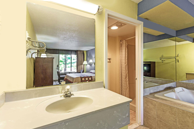 Bathroom 5, Super 8 by Wyndham Jessup/Baltimore Area, Howard