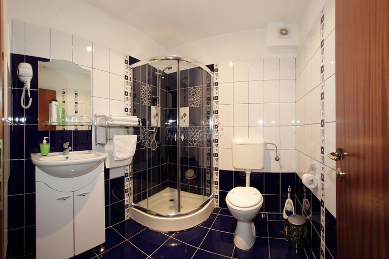 Bathroom 4, Hotel Bran Belvedere, Bran