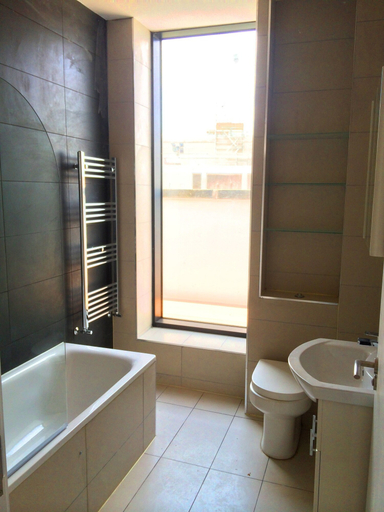 Bathroom 2, Whitechapel Guest House, London