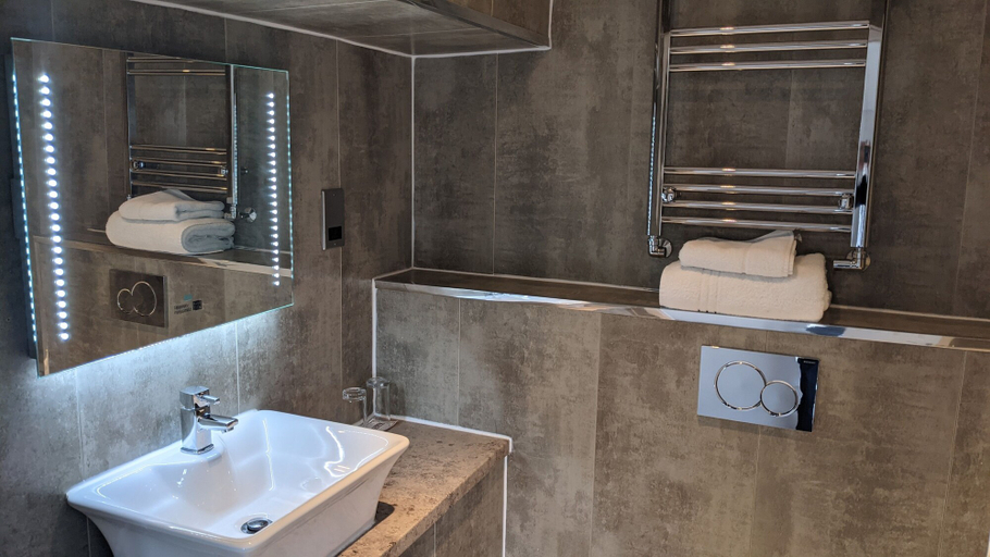 Bathroom 3, Healds Hall Hotel, Kirklees