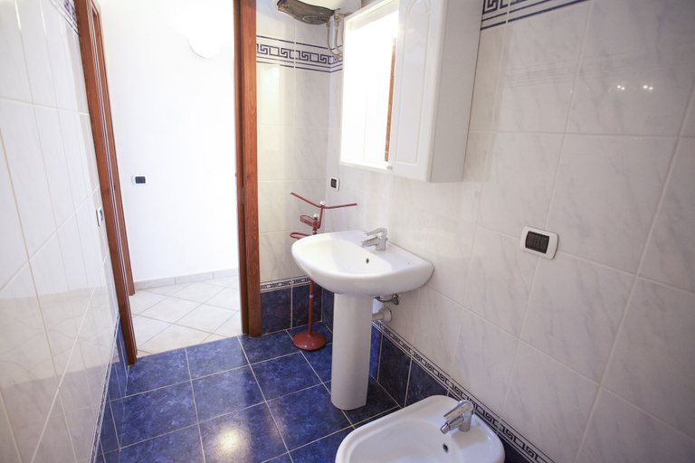 Bathroom 4, Appartamento La Terrazza, Livorno