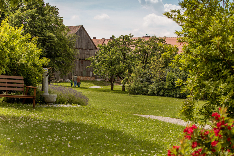 Exterior & Views 2, Landgasthof Zum Hirschen, Tirschenreuth