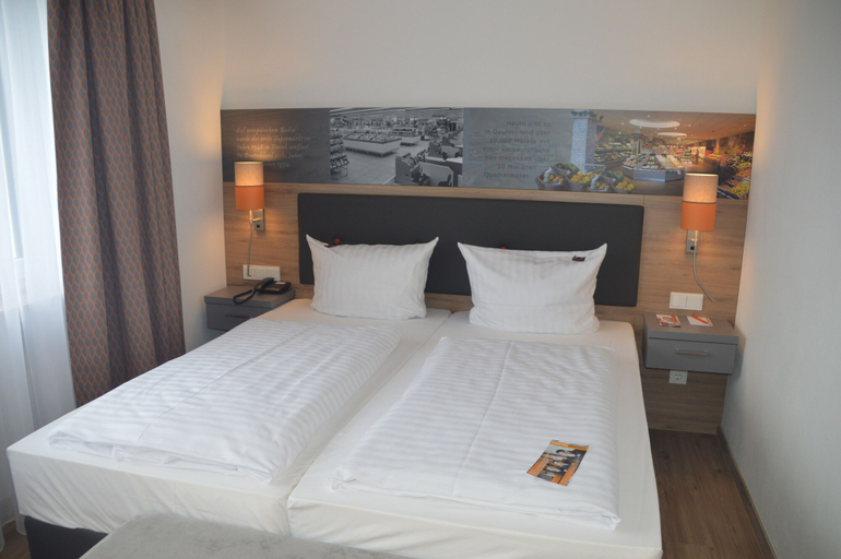 Bedroom 2, food hotel Neuwied, Neuwied