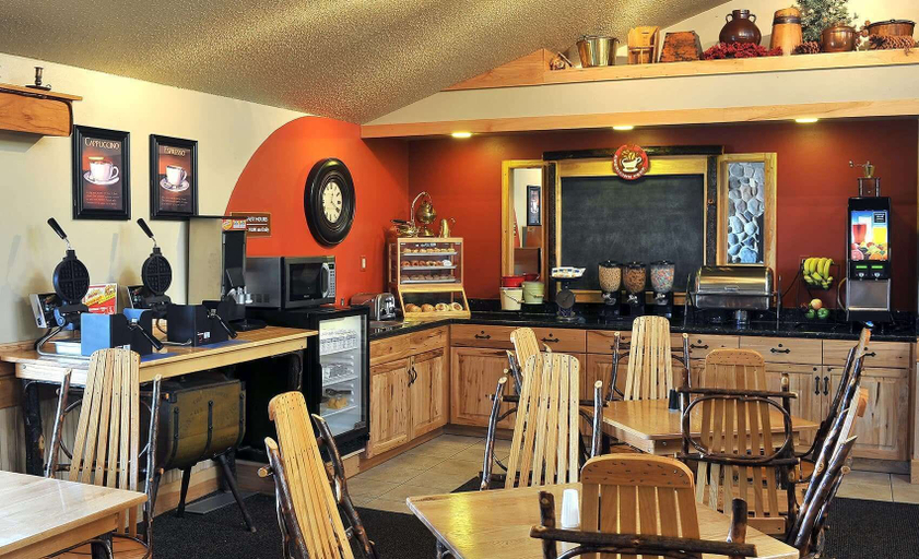 Food & Drinks 4, AmericInn by Wyndham Oswego, Kendall