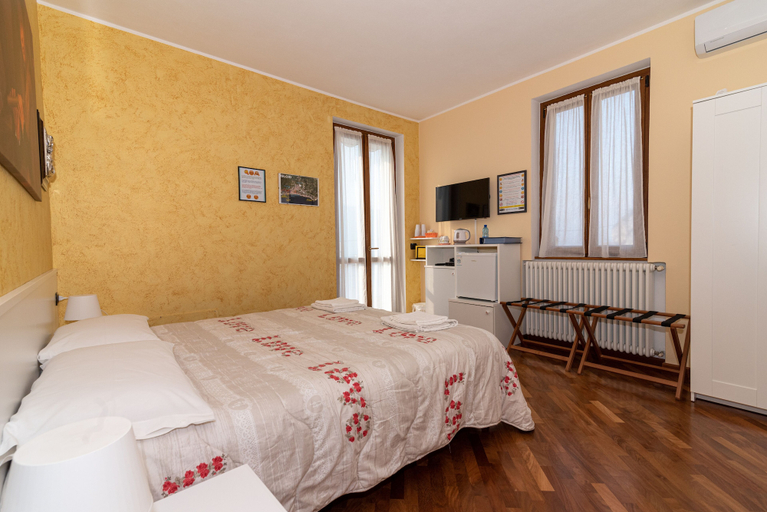 Bedroom 4, B&B Casa Della Musica Lake View, Lecco