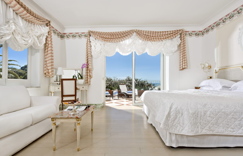 Bedroom 3, Grand Hotel Quisisana, Napoli