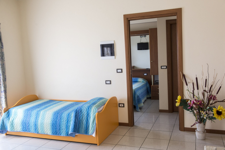 Bedroom 3, Hotel Gabbiano, Fermo