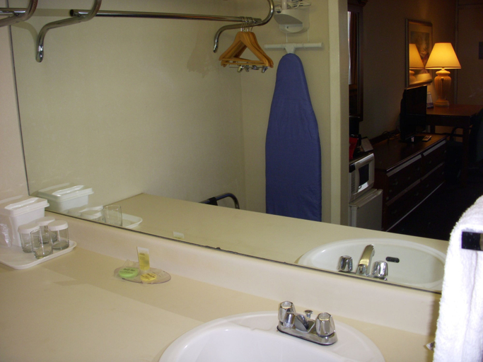 Bathroom 5, Motel 6 Natchitoches, LA, Natchitoches