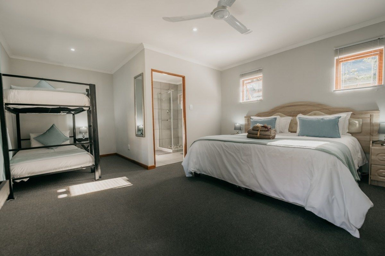 Bedroom 4, The Village Lodge, Cacadu