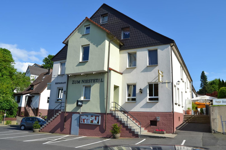 Exterior & Views 2, Restaurant & Landhotel Zum Niestetal, Kassel