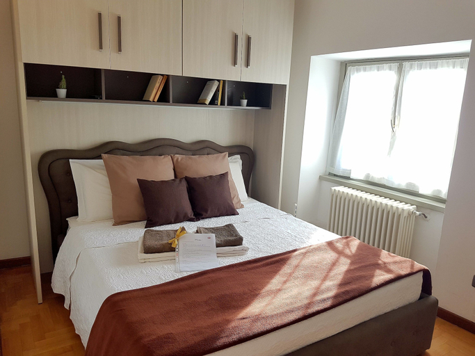 Bedroom 1, La Casetta Apartment, Bergamo