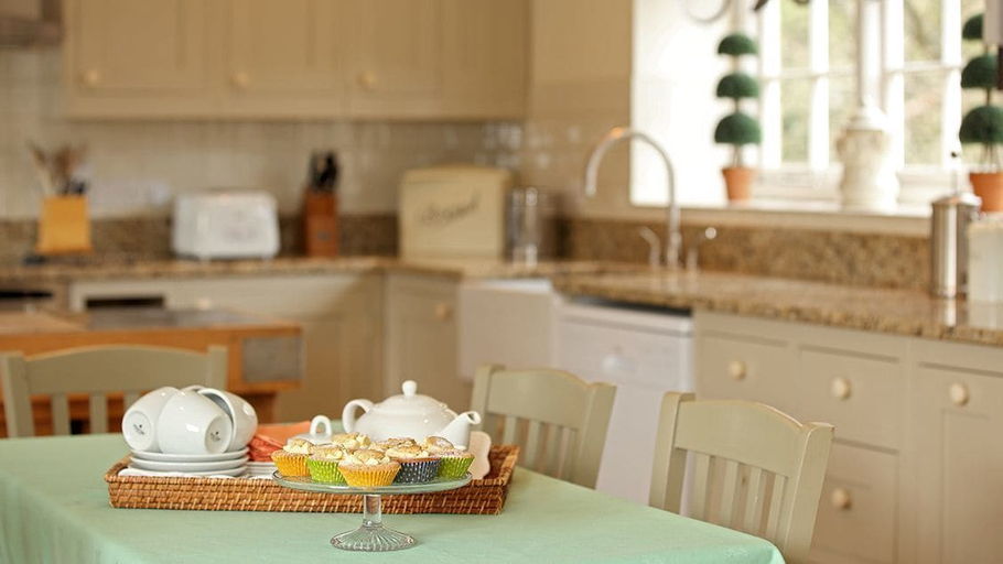 Food & Drinks, Wychwood Cottage, Oxfordshire