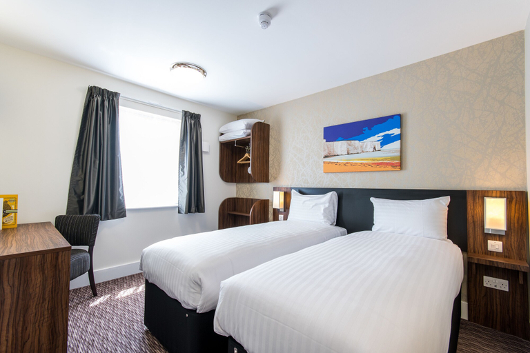 Bedroom 2, Spread Eagle, Gailey by Marston's Inns, Staffordshire