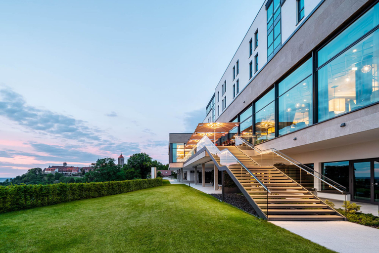 Exterior & Views