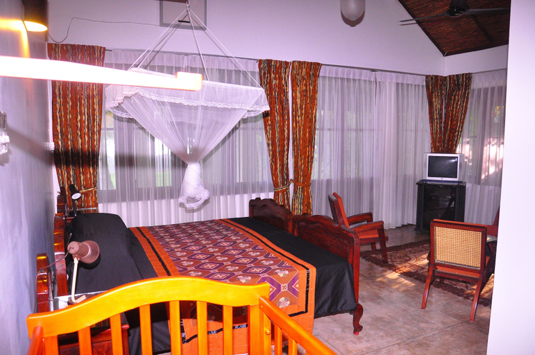 Bedroom 2, Serenity Lake Front Villa, Moratuwa