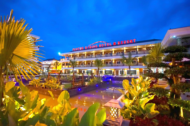 Exterior & Views 23