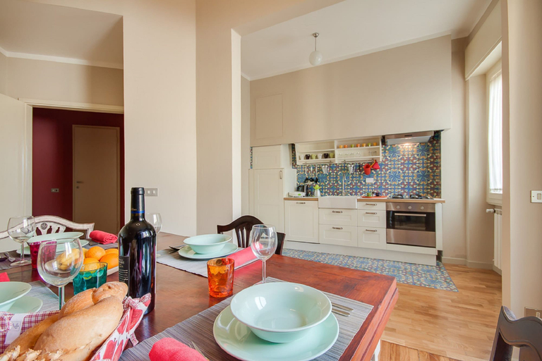 In-room dining 2, Carolina, Florence
