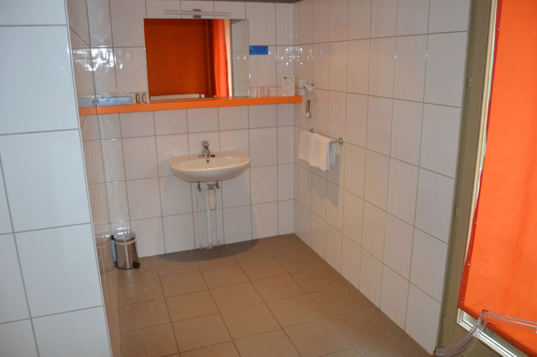 Bathroom 4, Hôtel du Lac, Haut-Rhin