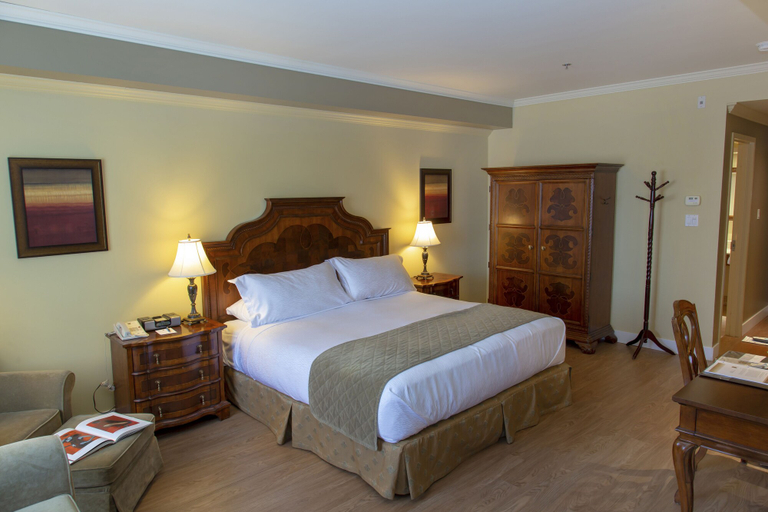 Bedroom 3, Hotel Brossard, an Ascend Collection Hotel, Champlain