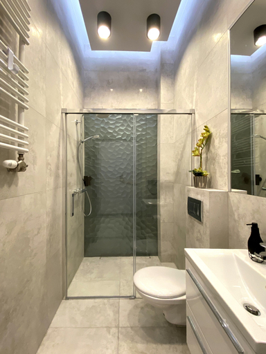 Bathroom 3, Starowiślna 41-43 by PI Apartments, Kraków City