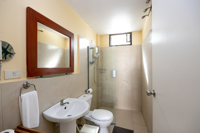 Bathroom 5, Reef Beach Resort, General Luna