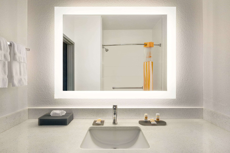 Bathroom 4, La Quinta Inn & Suites by Wyndham Dublin, Laurens