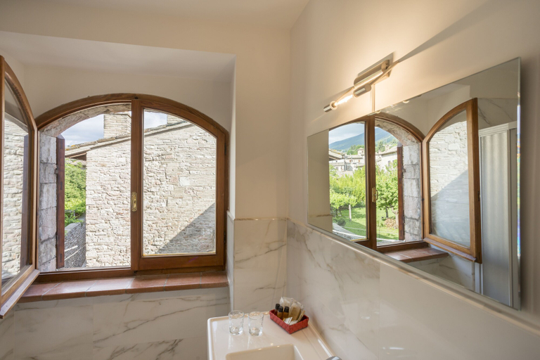 Bathroom 4, Hotel Il Duomo, Perugia