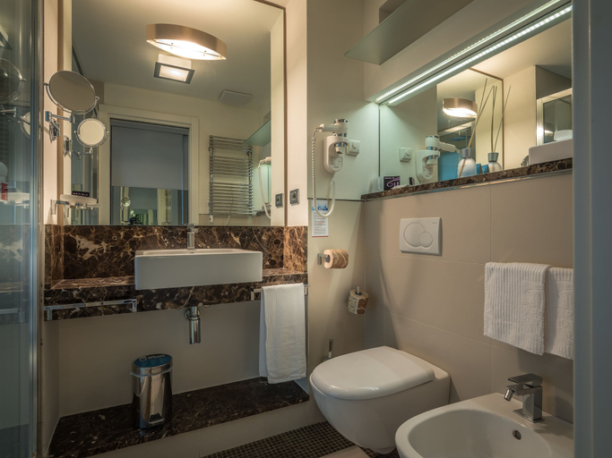 Bathroom 5, Parc Hotel Gritti, Verona