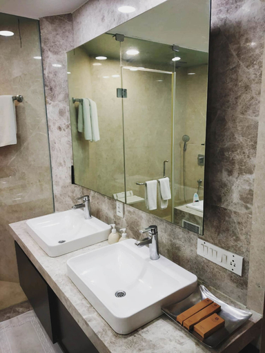 Bathroom 5, Angsana Oasis Spa & Resort, Bangalore