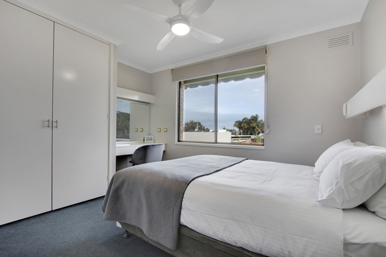 Bedroom 3, Hybiscus Waterfront Apartments, E. Gippsland - Bairnsdale