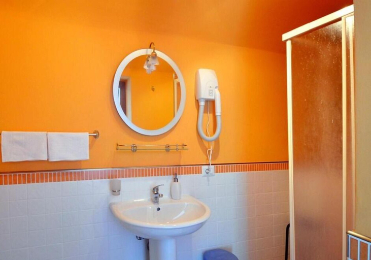 Bathroom 3, Holidays Cefalù, Palermo