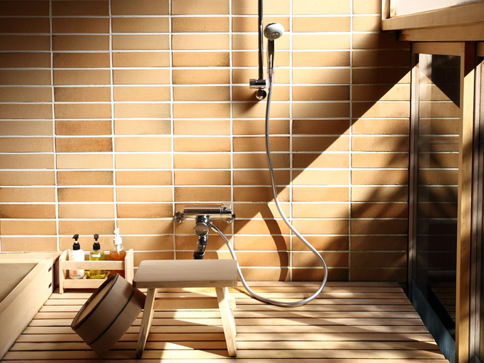 Bathroom, Asaba, Izu