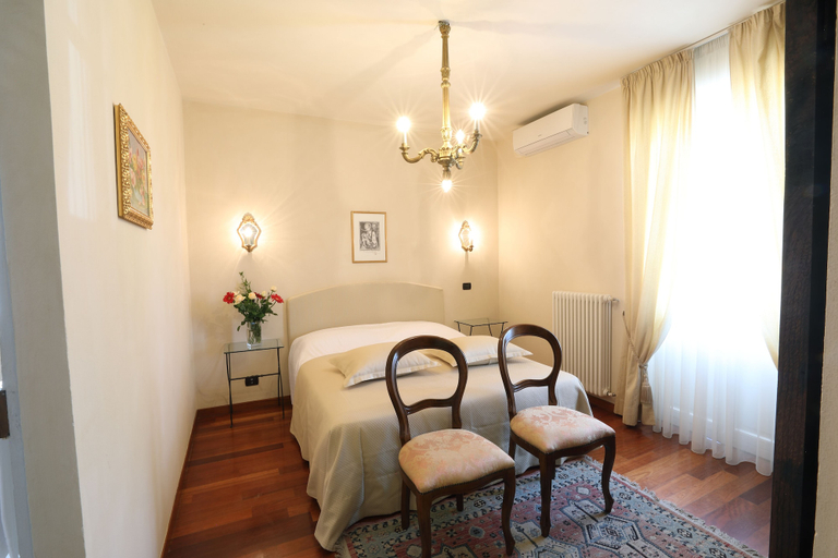 Bedroom 2, Locanda Dell'Orso Bevitore, Cuneo