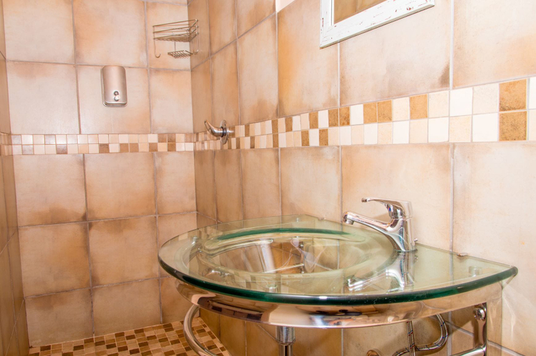 Bathroom 3, Destiny Inn Lodge, Capricorn