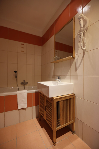 Bathroom 4, Hotel King George, Praha 1