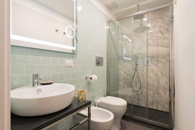 Bathroom 5, Vittoriano Suite, Rome