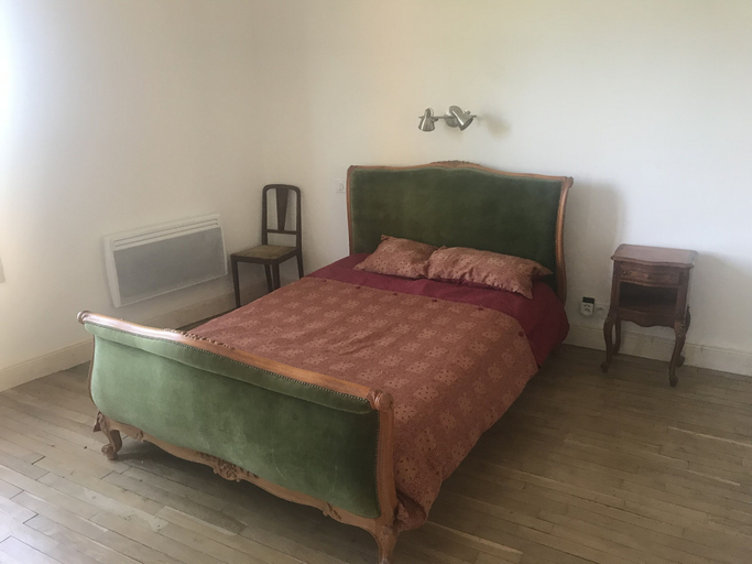 Bedroom 4, Librairie Abelard, Aude