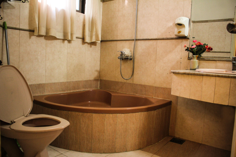 Bathroom 3, Lahore Guest House, Lahore