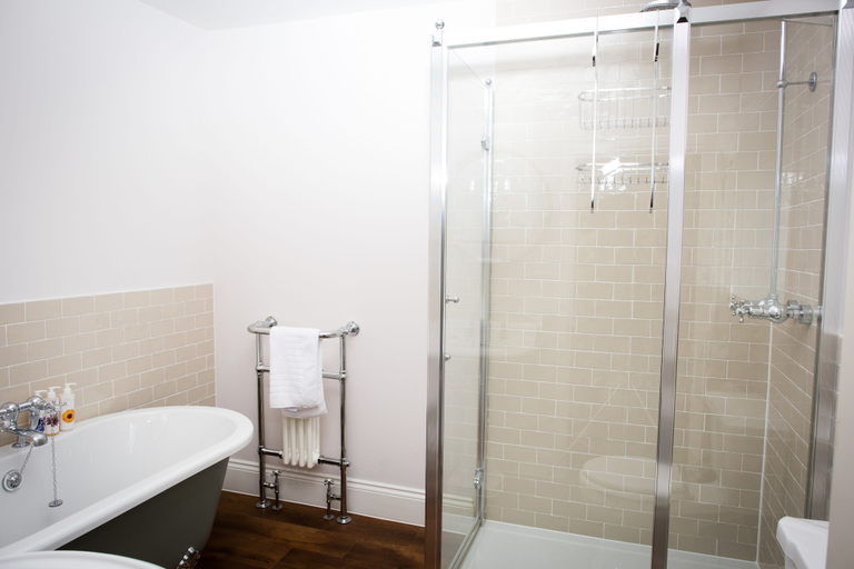 Bathroom 3, The Fox, Hampshire