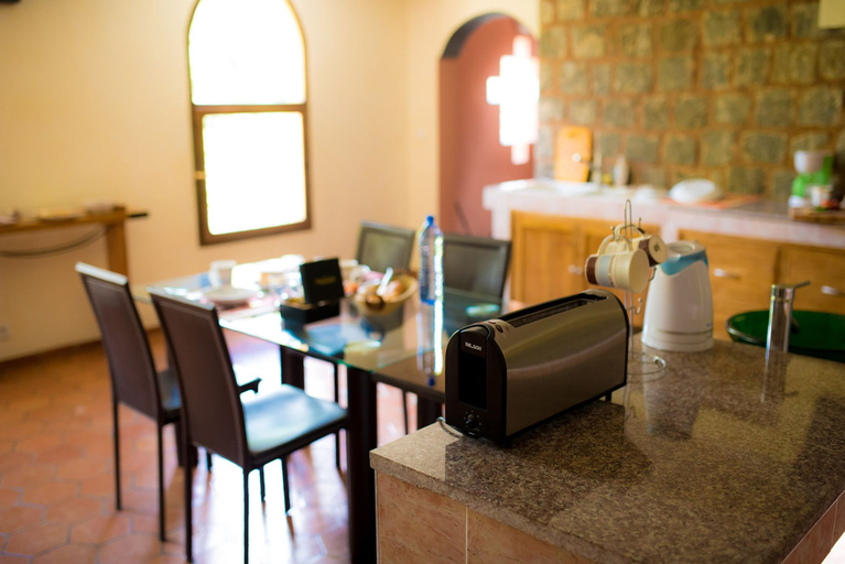Food & Drinks 4, Le Chateau du Lac, Analamanga