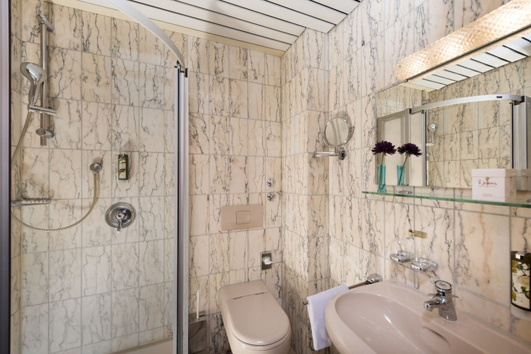 Bathroom 3, Hotel Harheimer Hof, Frankfurt am Main