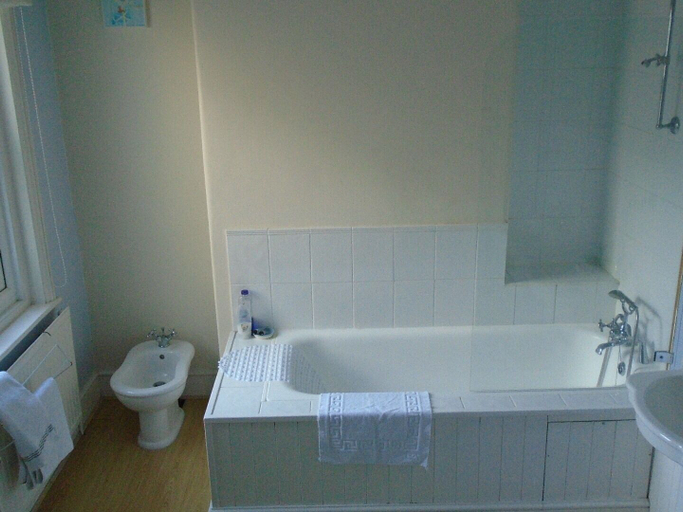 Bathroom 3, Cherry End Bed and Breakfast, West Sussex