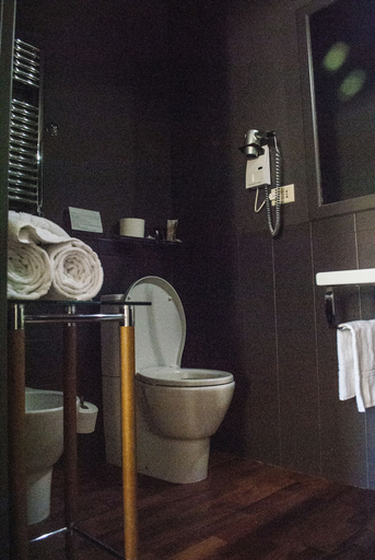 Bathroom 5, L'Approdo delle Sirene, Syracuse