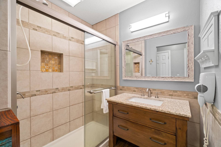 Bathroom 5, Island Time, Bay