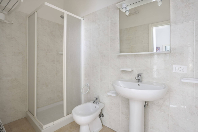 Bathroom 3, Le Grazie Apartments in Superb Location, Florence