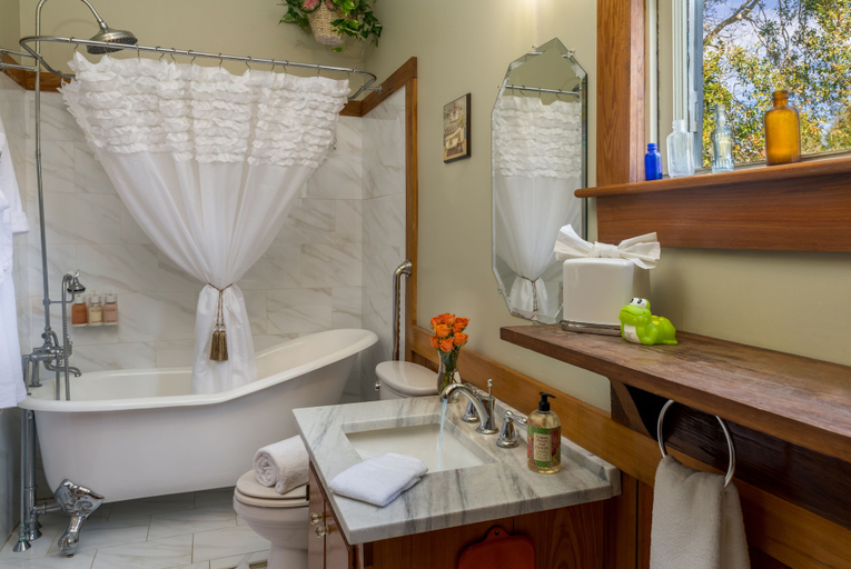 Bathroom 4, Maison D'Memoire Bed & Breakfast Cottages, Acadia