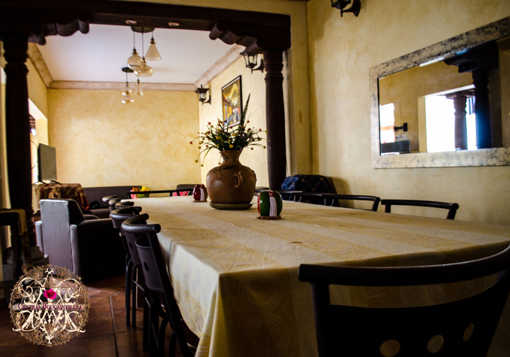 Food & Drinks 5, Central Bougainvillea, Antigua Guatemala